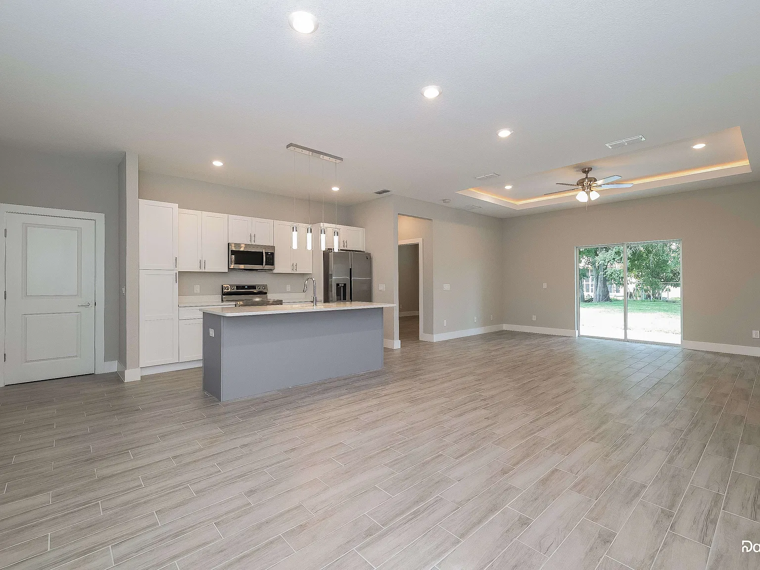 4 bed, 2.0 bath, 1670 sqft, $2,430 — Photo 2