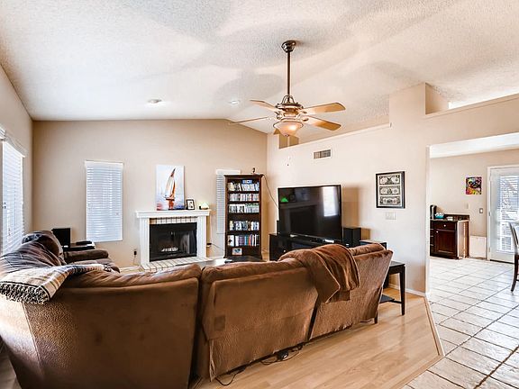 6825 E Be-008-17-Living Ro-MLS_Size