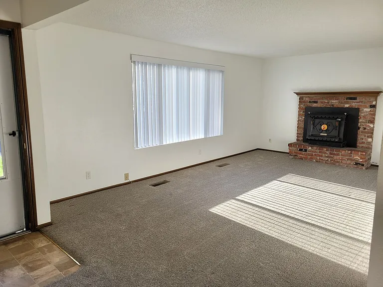 4645 Reimann St NE — Photo 3