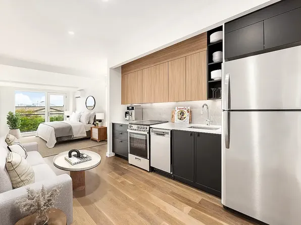 567 Ocean Parkway image 1 of 10