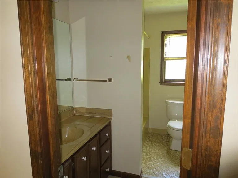 220 Lantern Ridge Ct — Photo 8