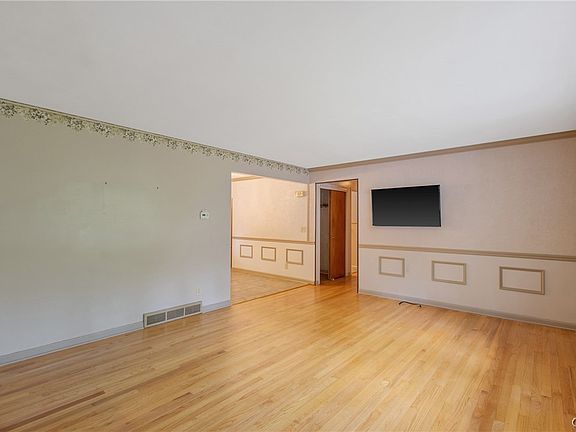 4th image of 8953 Henry Clay Blvd