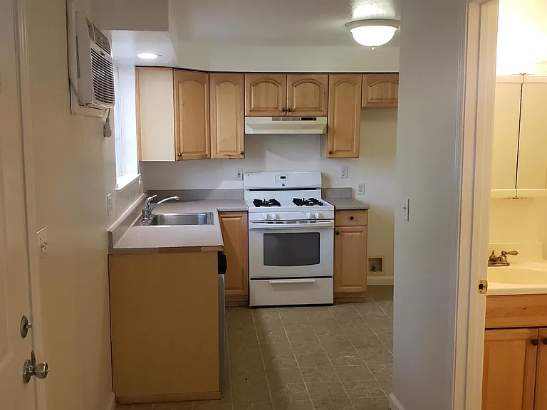 1482 Ash St — Photo 7