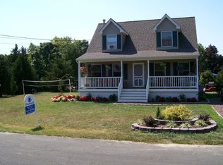1380 E Gillette Dr, East Marion, NY 11939