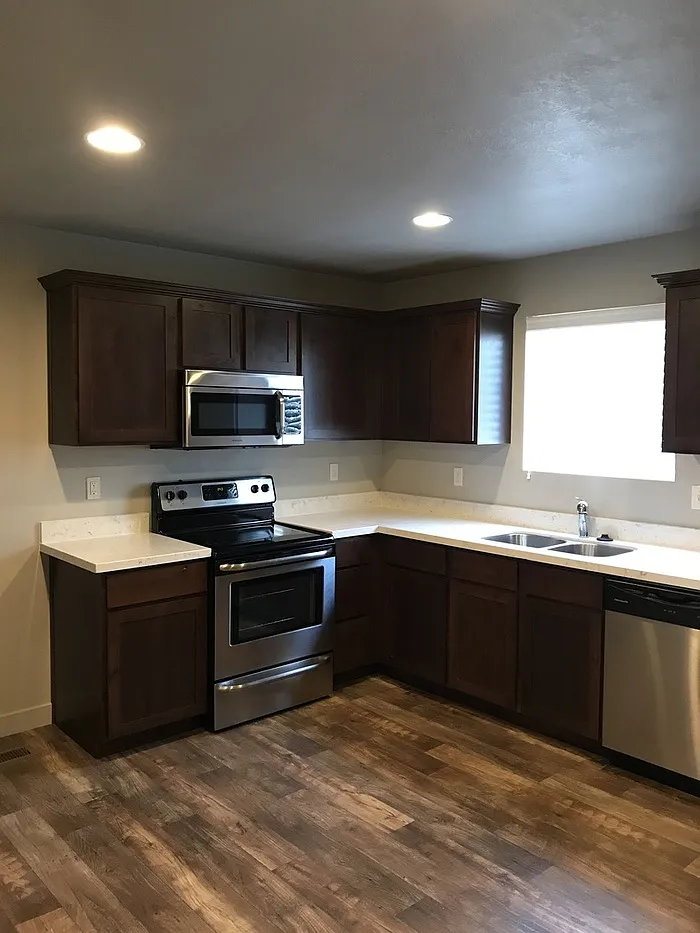 3 bed, 2.5 bath, 1500 sqft, $1,650 — Photo 3