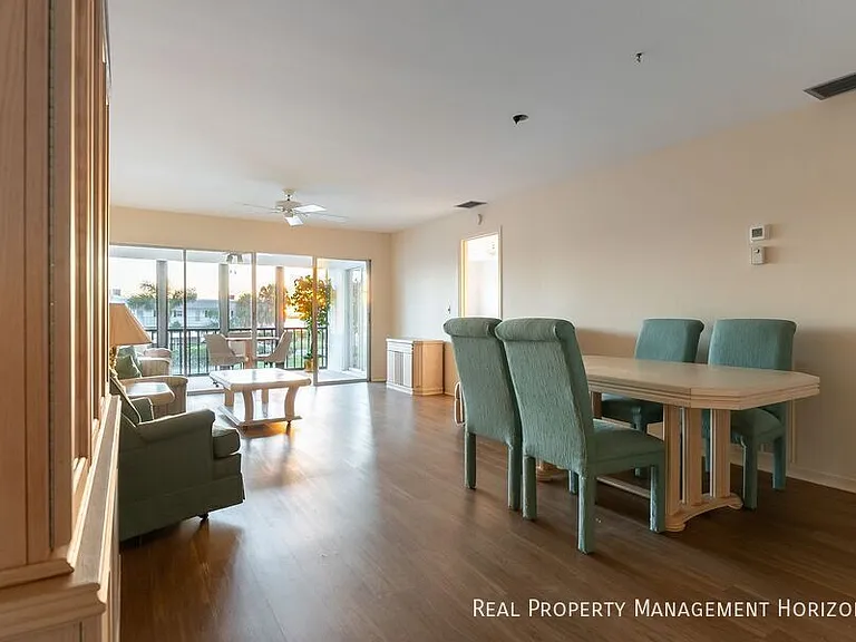 4813 Independence Dr — Photo 2