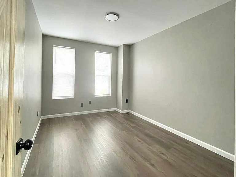 2122 Moore St #1 — Photo 5