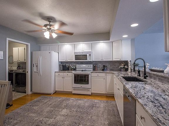 3rd image of 11312 Glen Eagles Dr