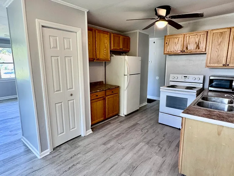 425 New River Dr — Photo 6