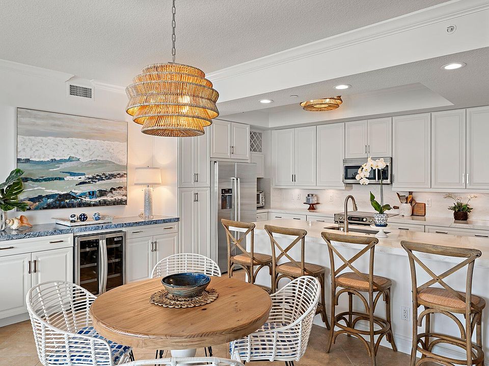 1st image of 344 Bay Colony Drive N