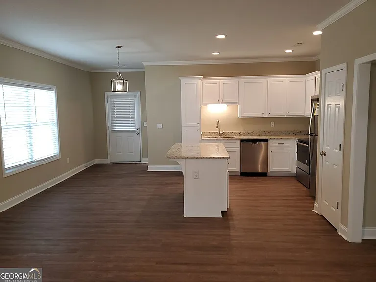 115 Pinehurst Ct — Photo 3