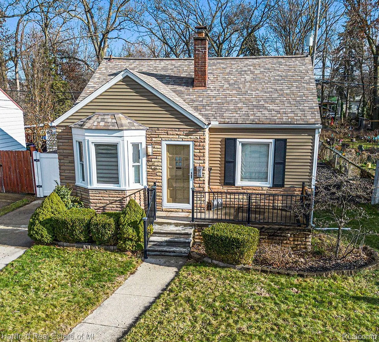 776 Allen St photo 1