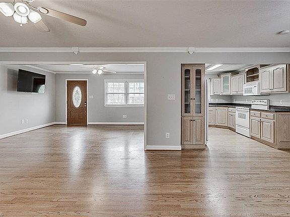 5th image of 218 Barber St