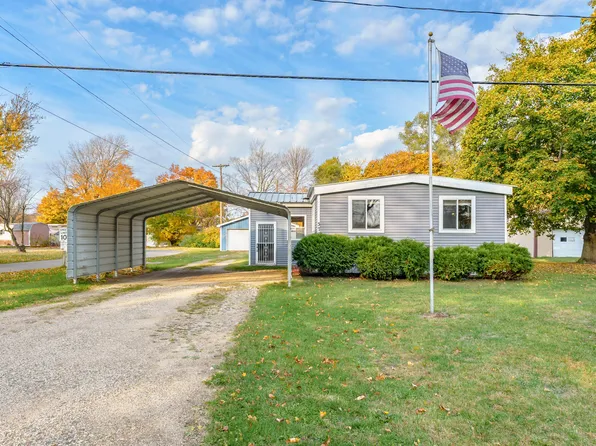 372 13th St, Plainwell, MI 49080