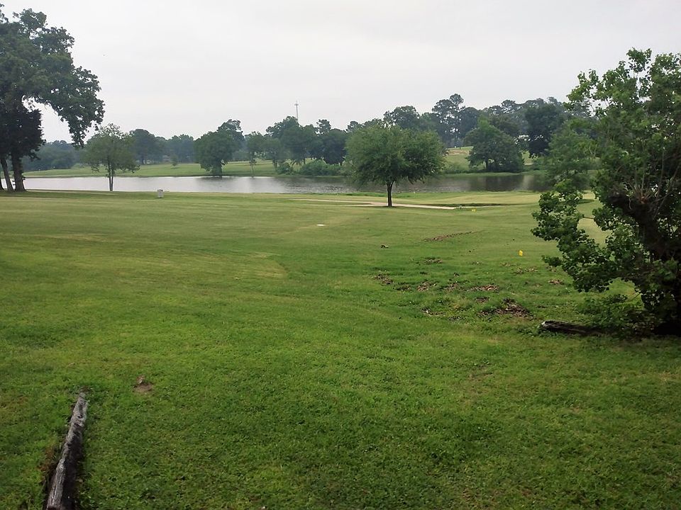 2nd image of 801 Country Club Cir