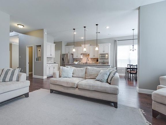 5th image of 10205 Paul Revere Way