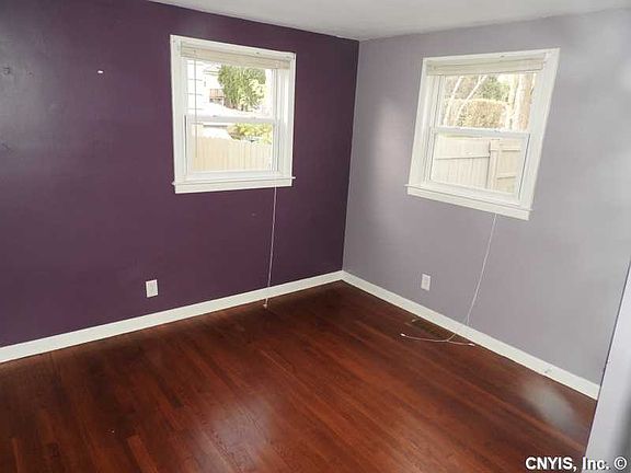 5th image of 103 E Dauenhauer St