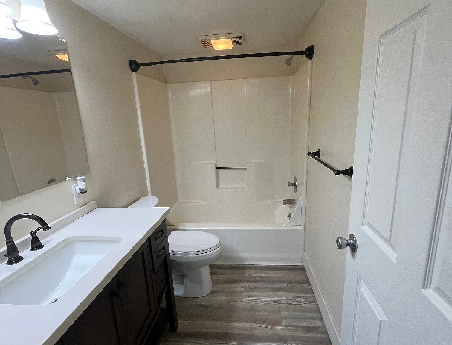 1 bed, 650 sqft, $1,100 — Photo 4