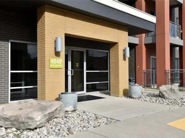 4040 Upper Middle Rd #105, Burlington, ON L7M 0H2