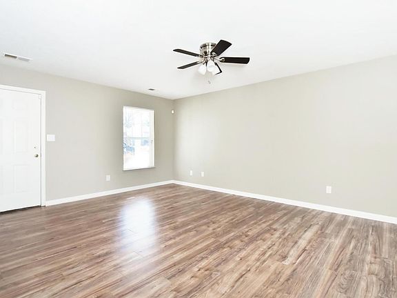 3rd image of 413 Douglas Ave