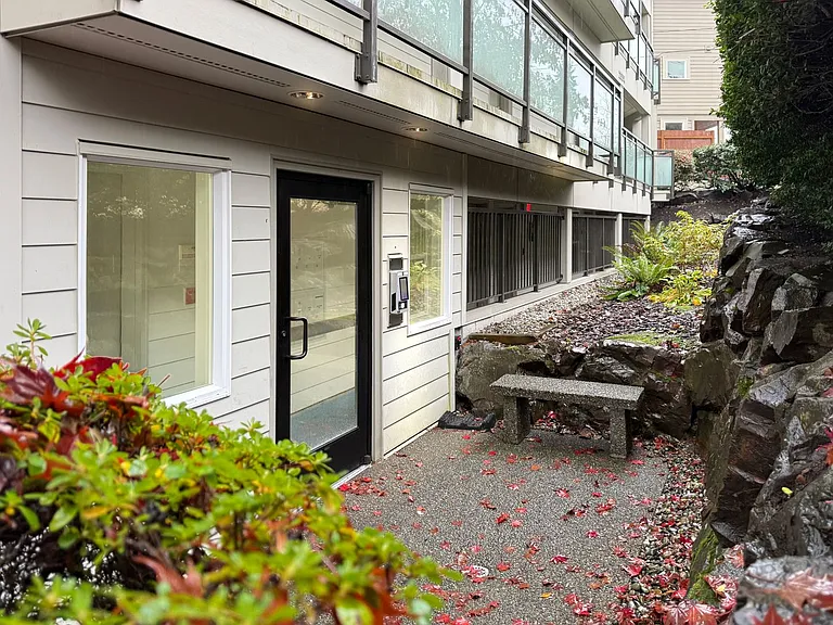 2334 Thorndyke Ave W #202 — Photo 3