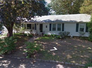 26 Forbes St, Warwick, RI 02886