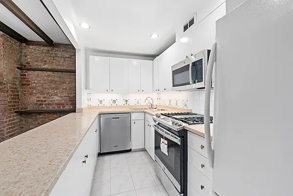 Rented by Douglas Elliman | media 15