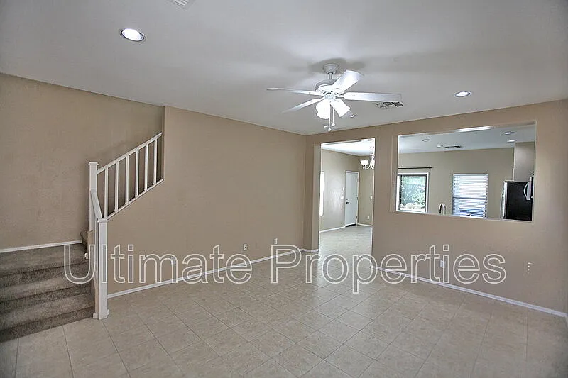 3 bed, 2.5 bath, 1692 sqft, $1,895 — Photo 4
