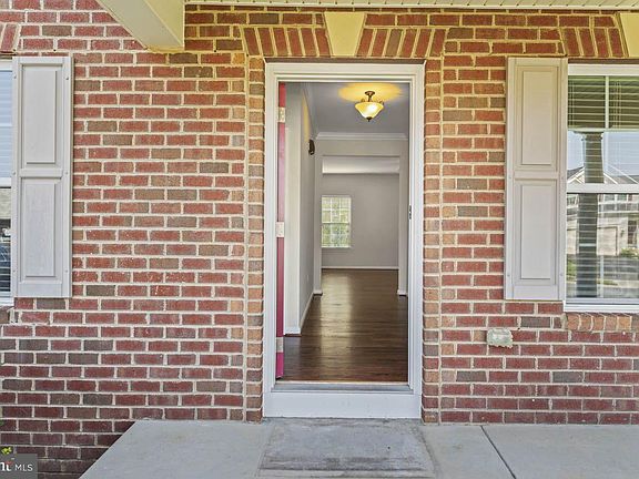 2nd image of 9 Wildwood Pl