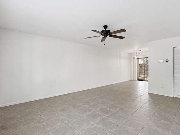 4th image of 2300 SW 43rd St APT H3