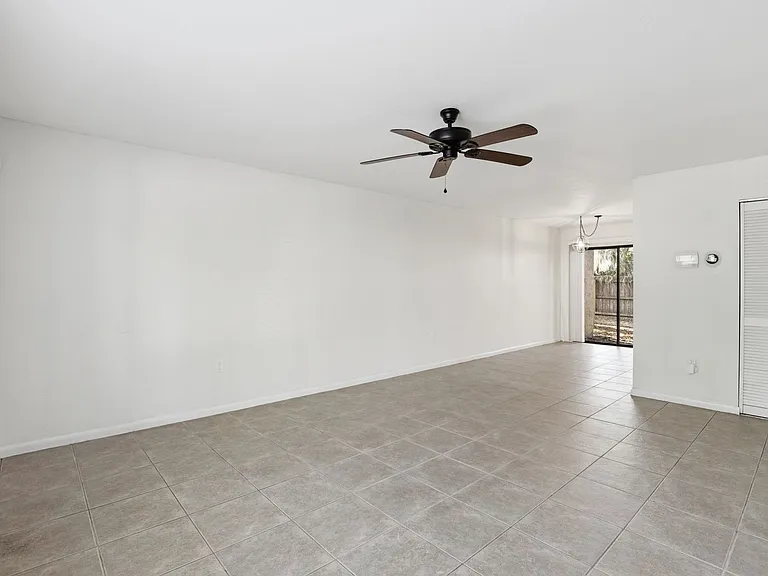 2300 SW 43rd St #H3 — Photo 4