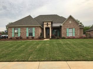 103 Grandwood Dr, Canton, MS 39046