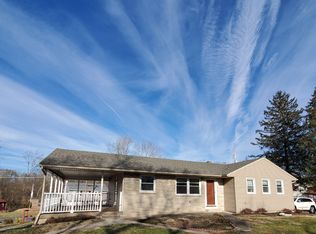 4 School St, Douglassville, PA 19518