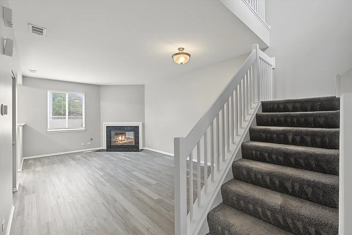 2 bed, 2.5 bath, 1288 sqft, $2,600 — Photo 2