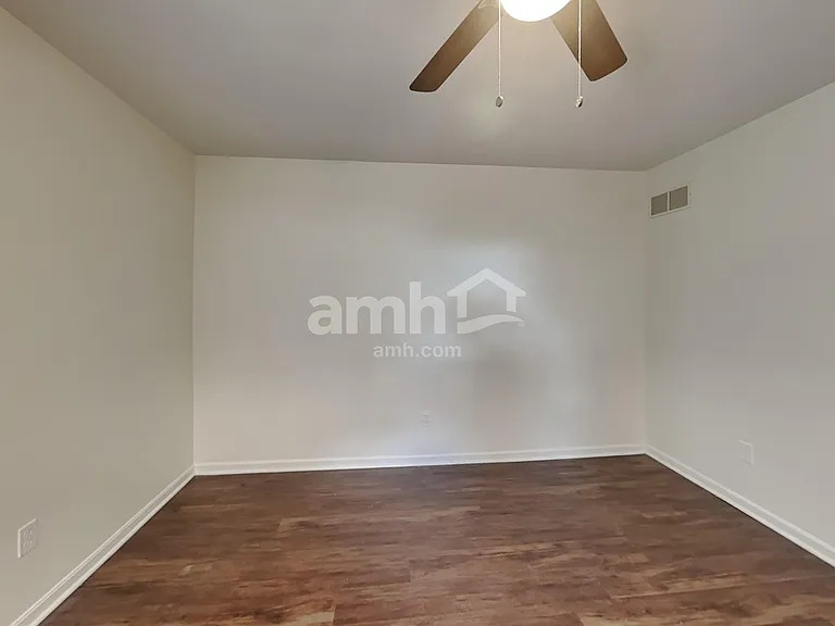 10704 Sandy Ct — Photo 8