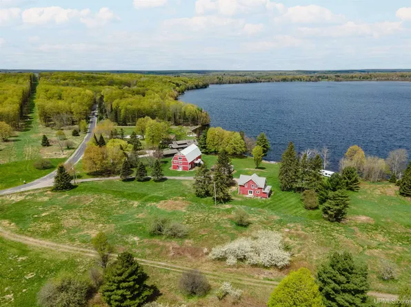 140 Sunset Shores Rd, Iron River, MI 49935