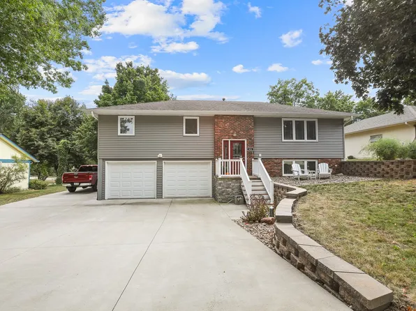 921 Brentwood Dr, Pella, IA 50219