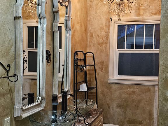 2nd image of 417 W Evans Ave