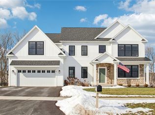 6 Chase Meadow Trl, Honeoye Falls, NY 14472