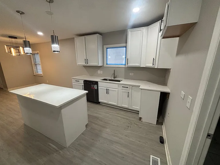 308 Earp St — Photo 6