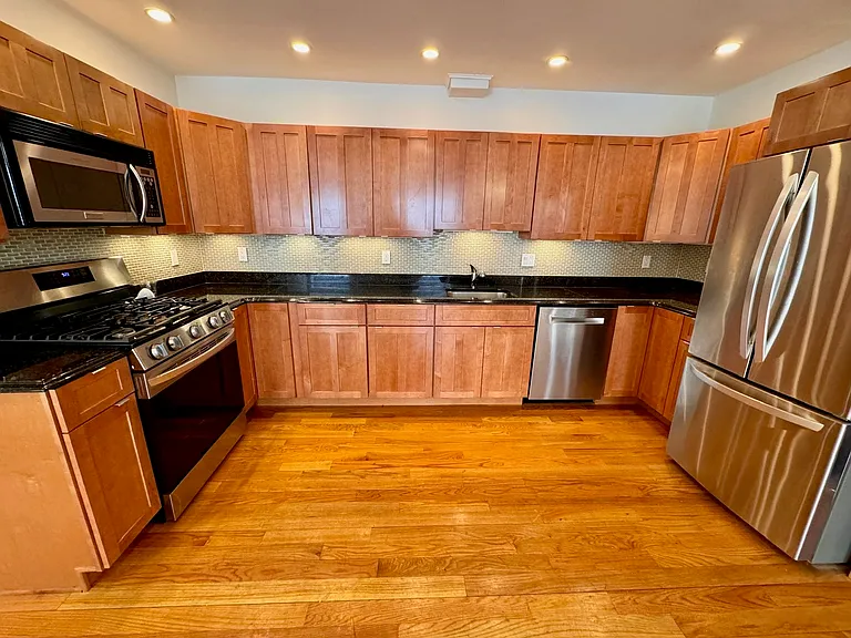 120 W 7th St #103 — Photo 12
