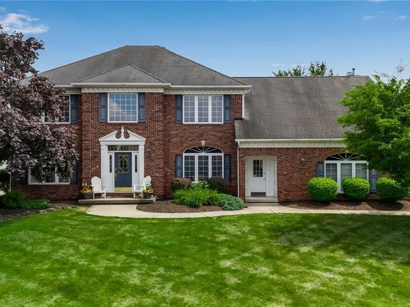 8145 Oak Leaf Ln, Williamsville, NY 14221