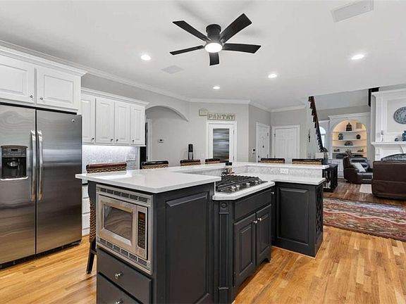 5th image of 2970 Spindletop Dr