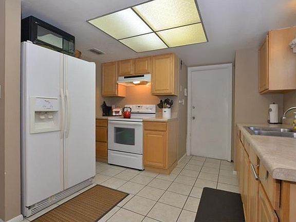 3rd image of 7917 Plunkett Ave