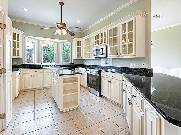 5th image of 4082 Tracy Ln