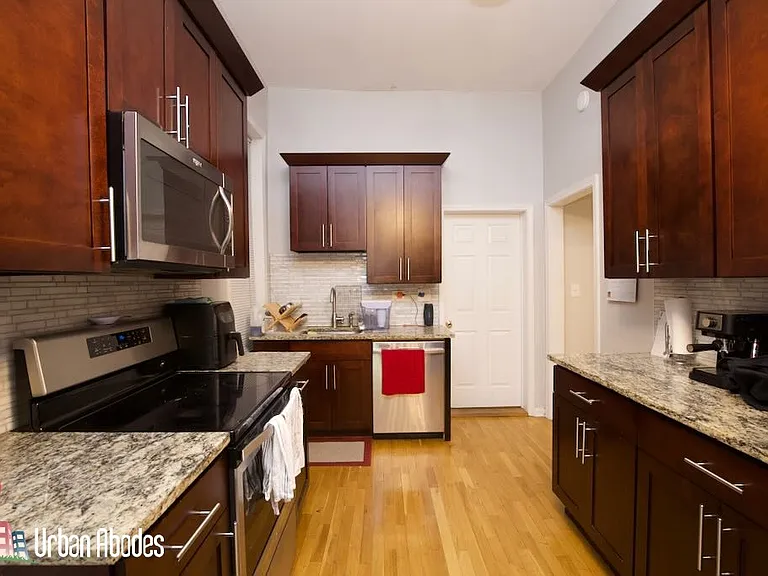 1252 N Greenview Ave #1F — Photo 6