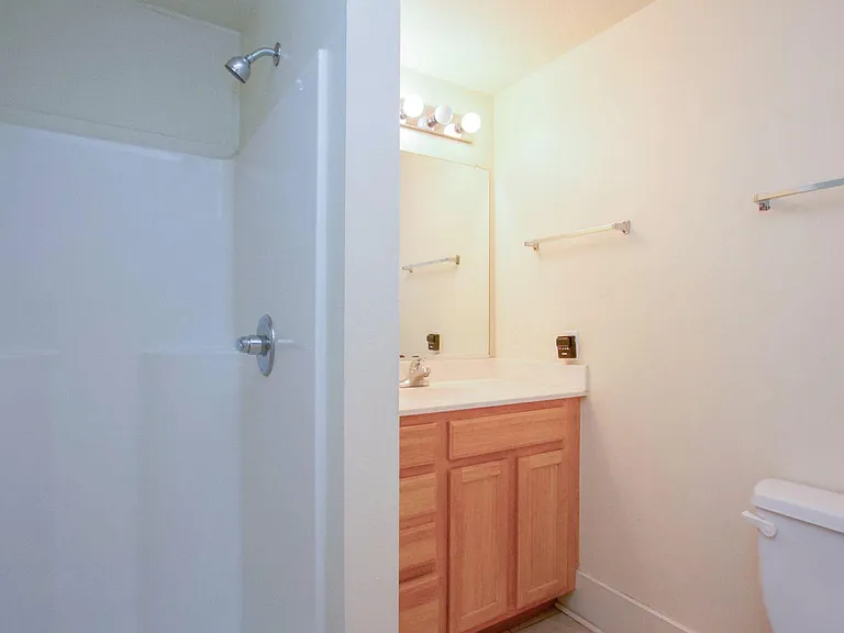 Suites on Lincoln Way — Photo 9