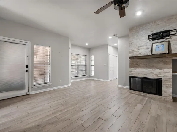 2730 Silver Creek Dr APT 128, Arlington, TX 76006