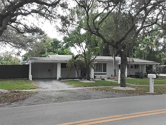 4th image of 911 W Country Club Cir