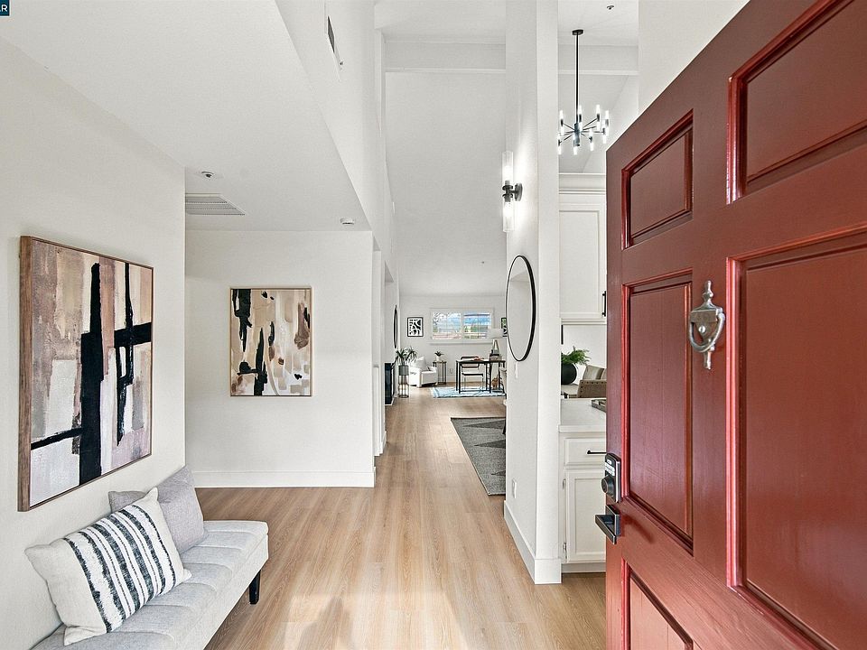 1st image of 939 Laurel St APT 203